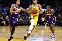 开云体育在线-猛龙完胜湖人，特雷杨高光表现