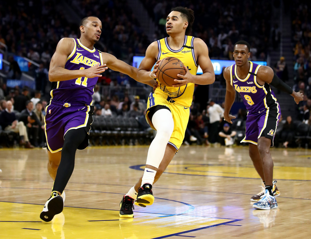 猛龙完胜湖人,特雷杨高光表现 猛龙完胜湖人,特雷杨高光表现