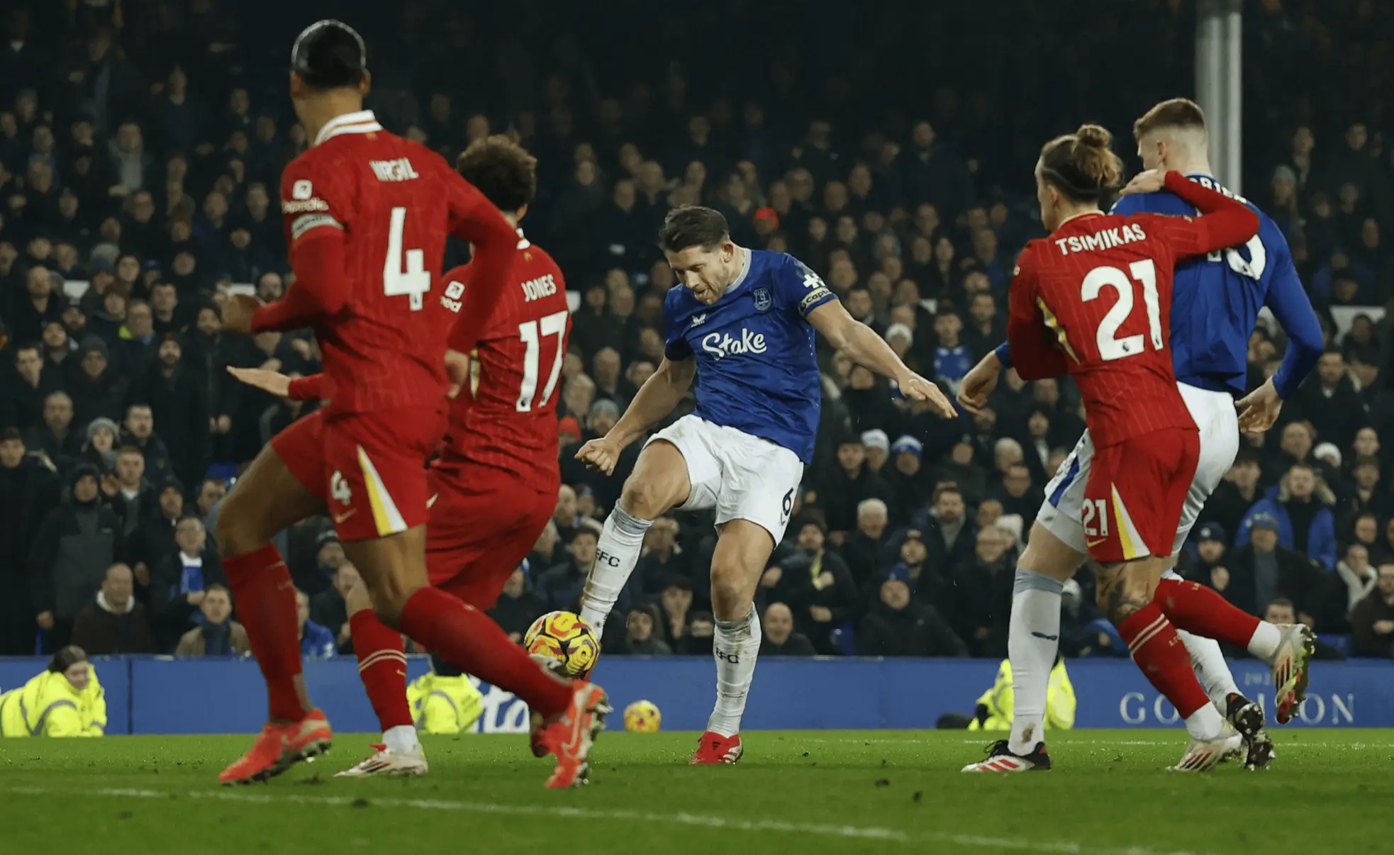 包含利物浦轻取巴黎，罗本统治全场的词条