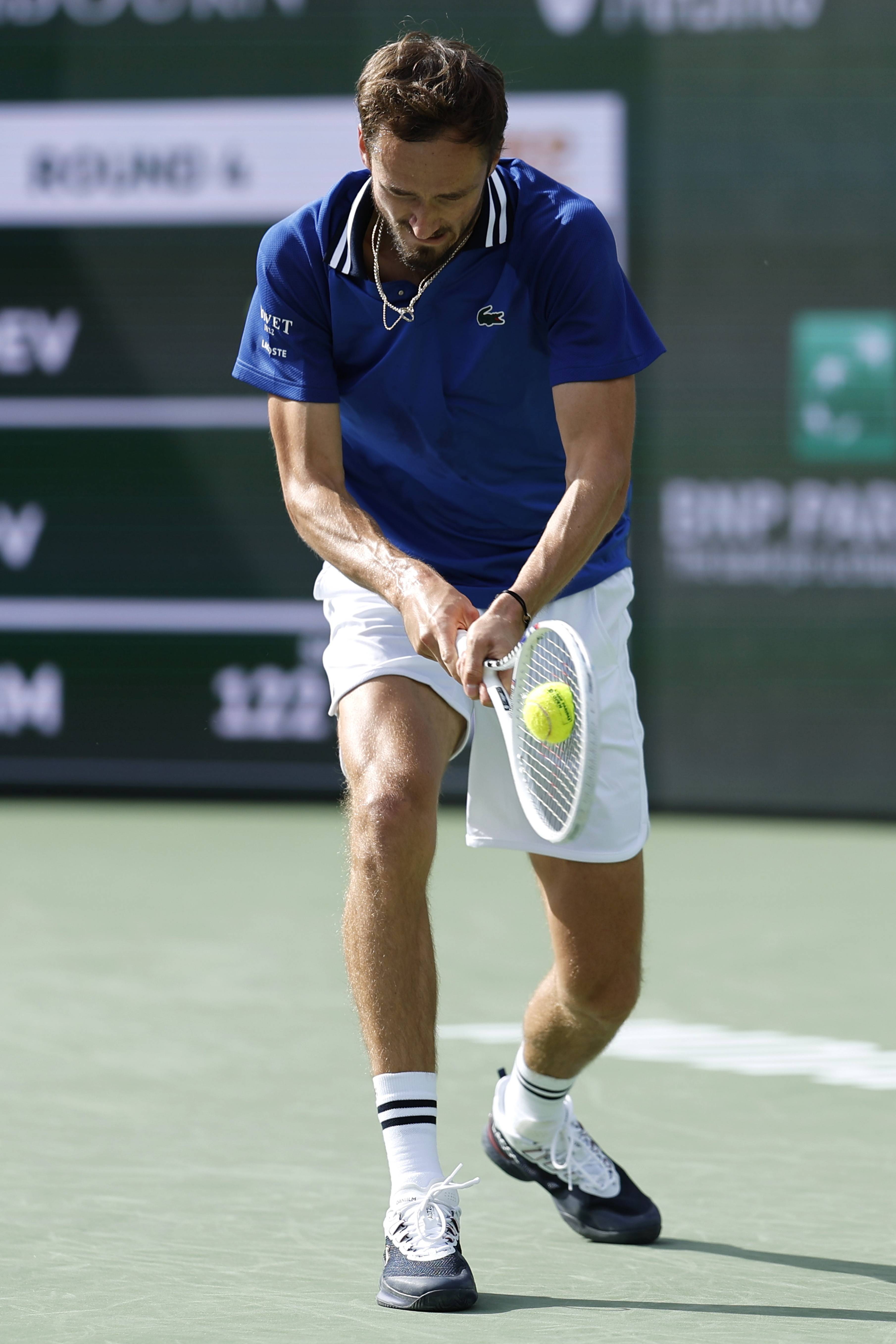 世界网球队鏖战西班牙网球队，梅德韦杰夫爆发神勇