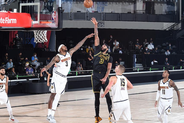 巴西男篮爆冷雄鹿，莫里斯送出助攻