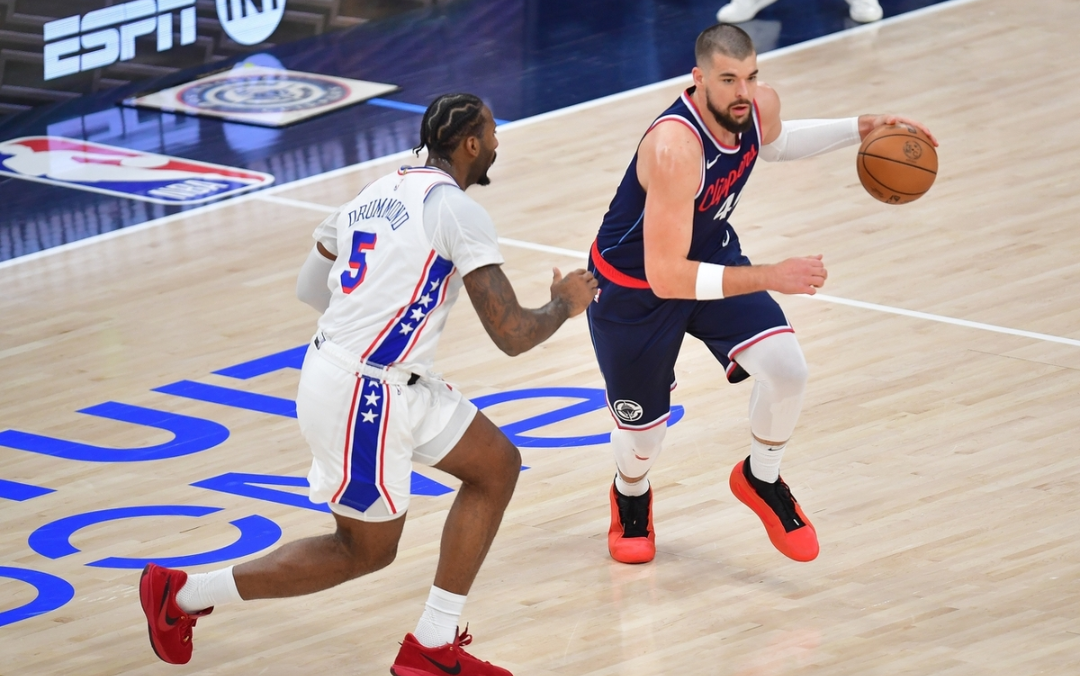 76人轻取快船，伦纳德关键制胜