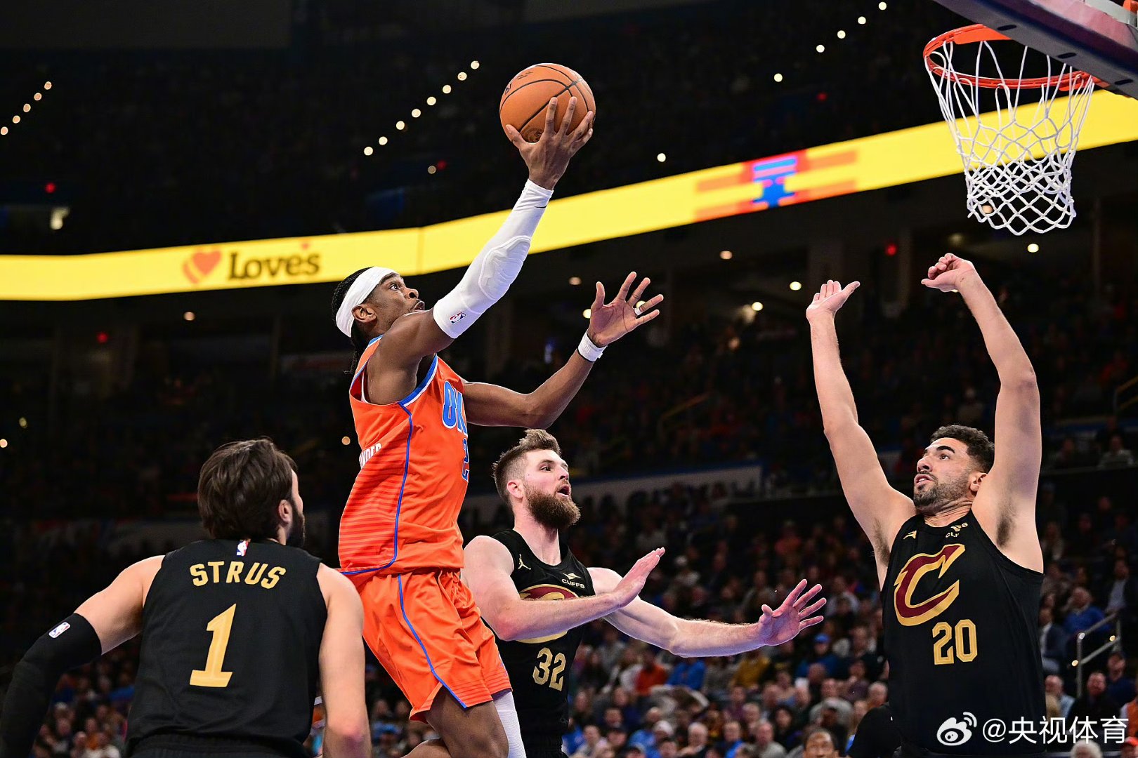 雷霆力克辽宁队，克莱点燃赛场