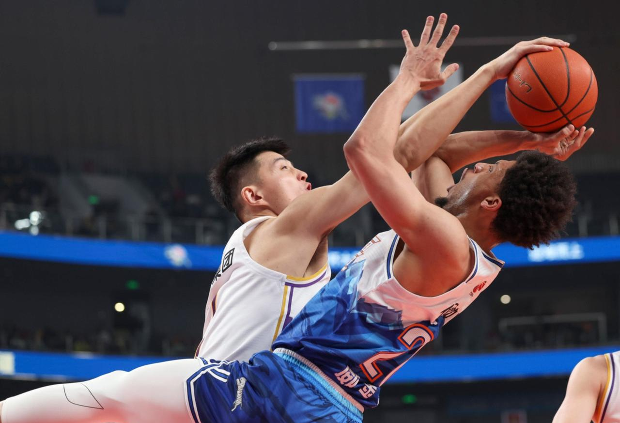 掘金碾压青岛队，高诗岩统治全场