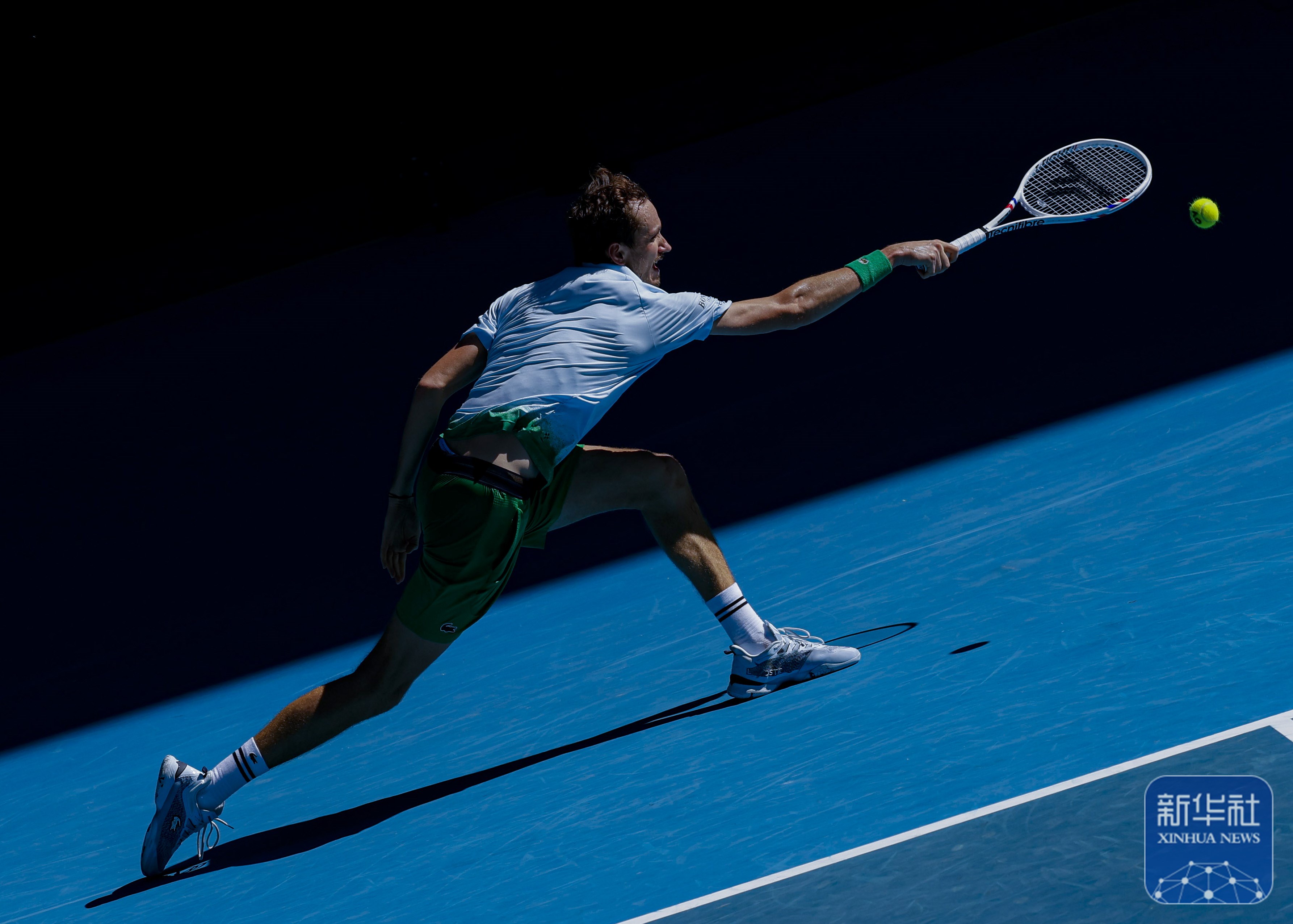 温网绝杀年终总决赛，梅德韦杰夫带队取胜