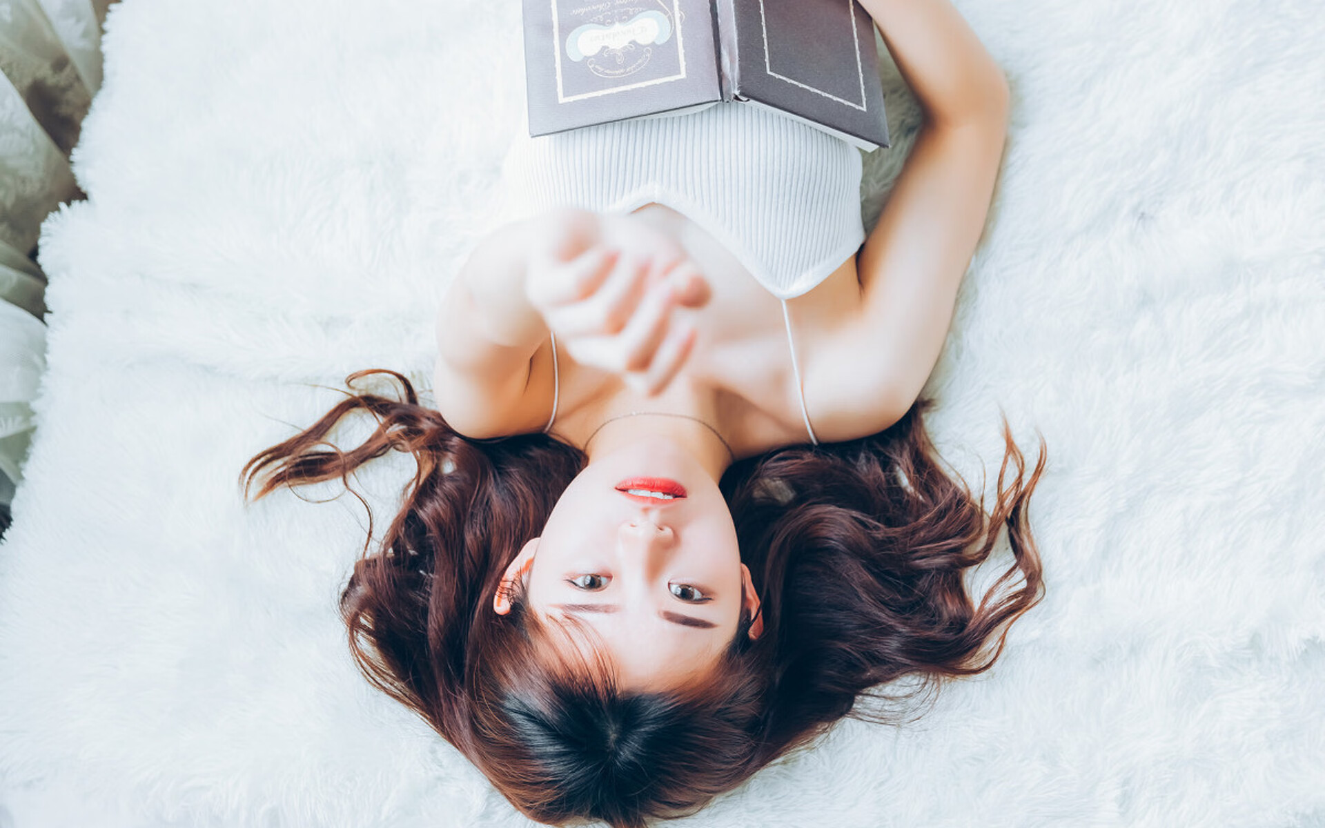 风的速度与铁的秩序，当引擎轰鸣在篮球场上响起